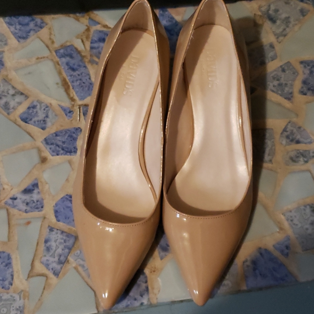 Nude Pumps